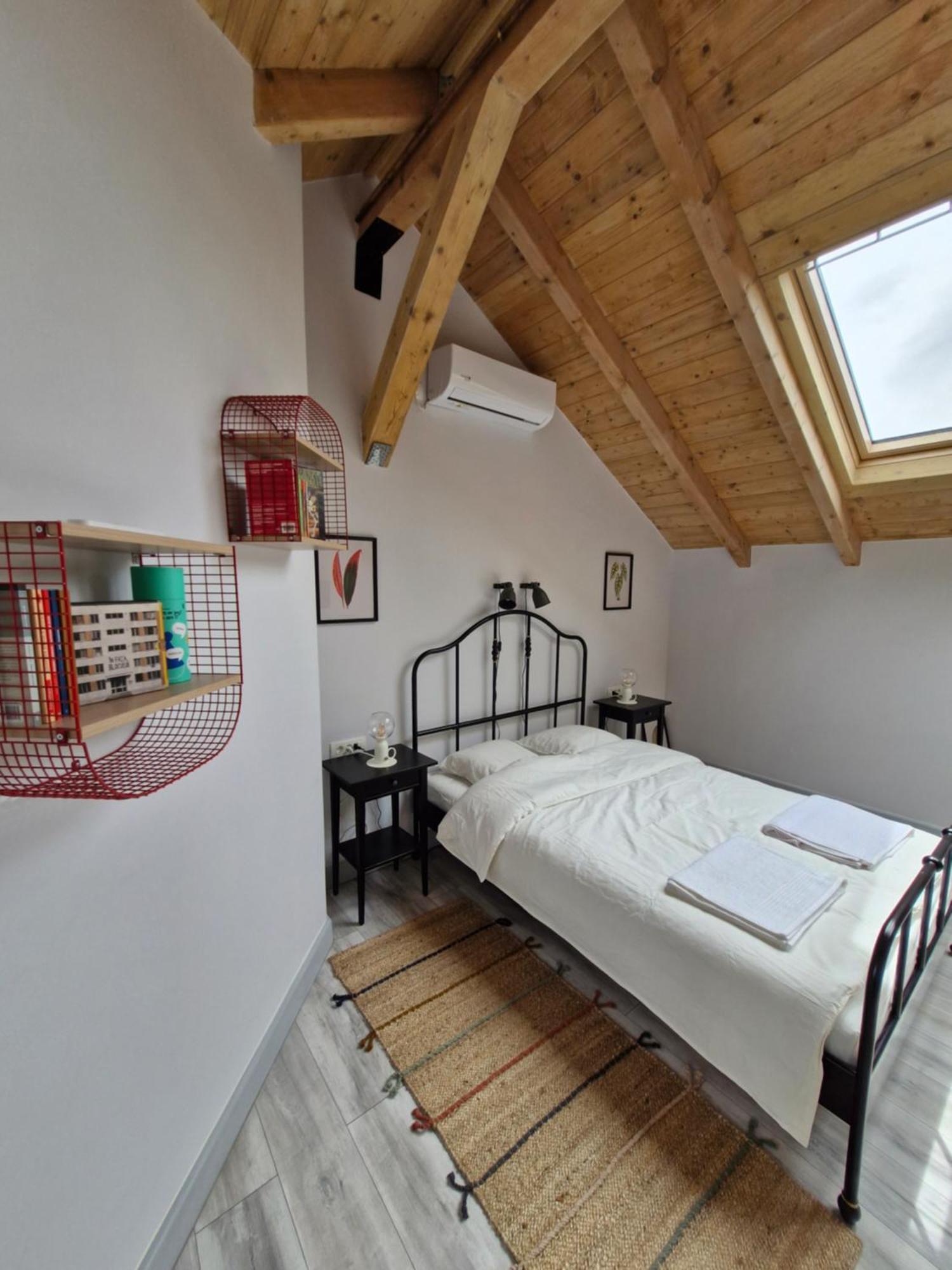 Cozy Attic Studio *